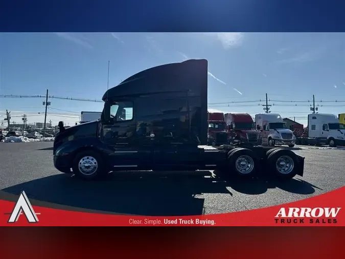 2022 VOLVO VNL760