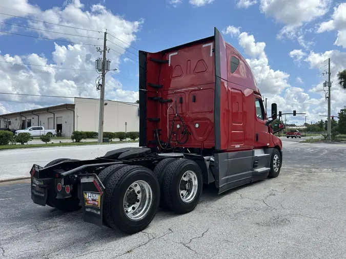 2022 Freightliner Cascadia