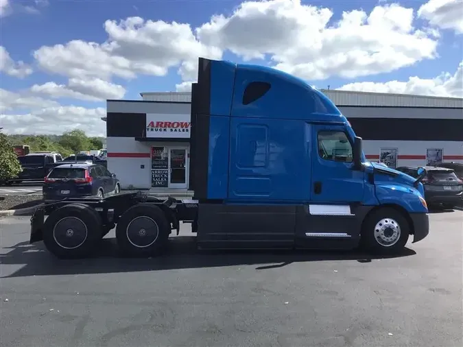 2021 FREIGHTLINER CA126