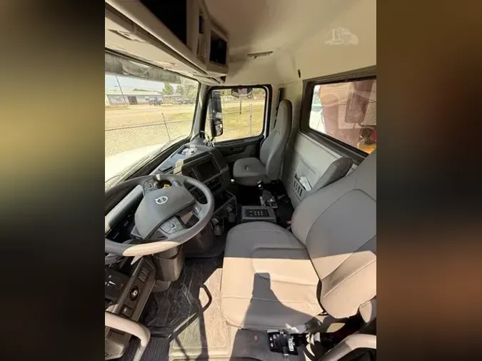 2025 VOLVO VHD64F300