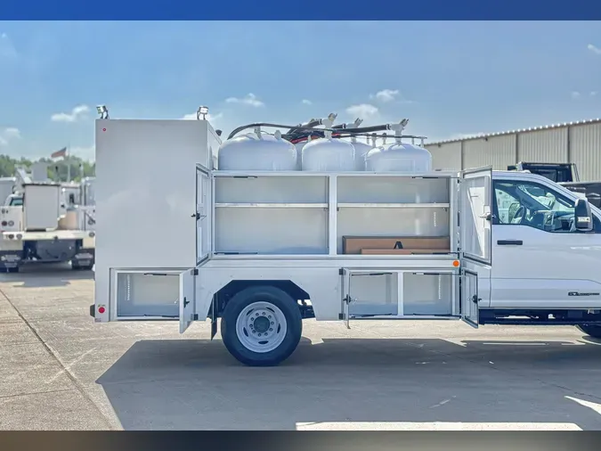 2023 FORD F-600 XL