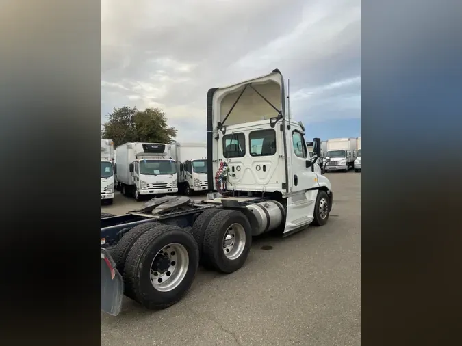 2019 FREIGHTLINER/MERCEDES CASCADIA 125