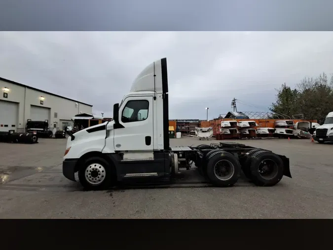 2020 Freightliner Cascadia 126