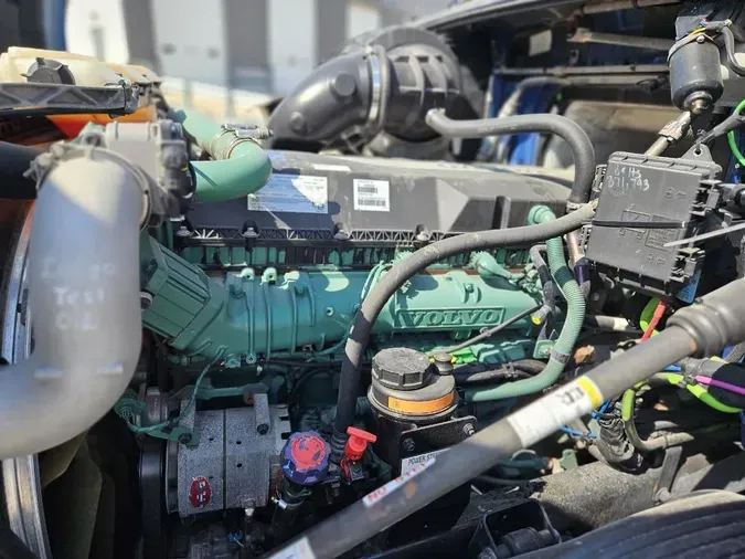 2019 VOLVO VNL64T760