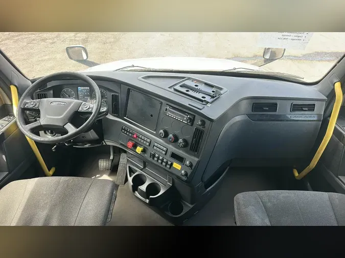 2023 Freightliner Cascadia 126