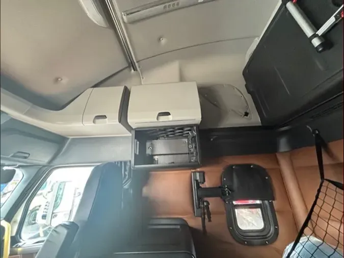 2020 Freightliner Cascadia 126