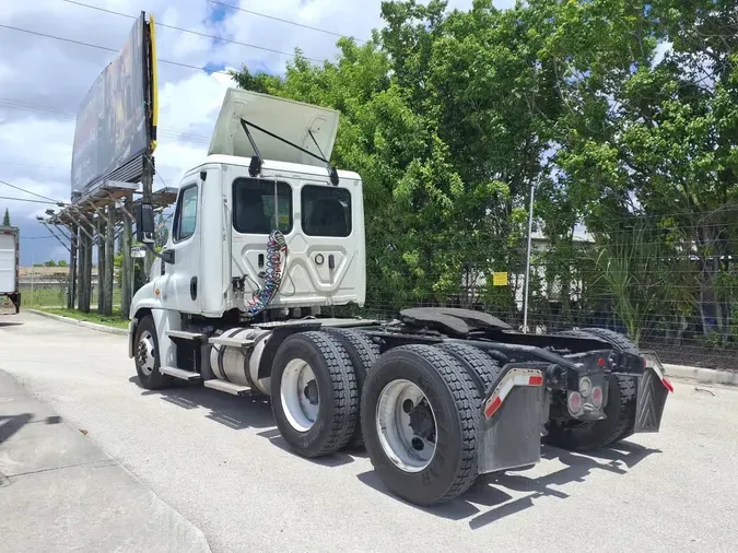 2020 FREIGHTLINER/MERCEDES CASCADIA 125541e2cb5a92628812376945f45d2b790