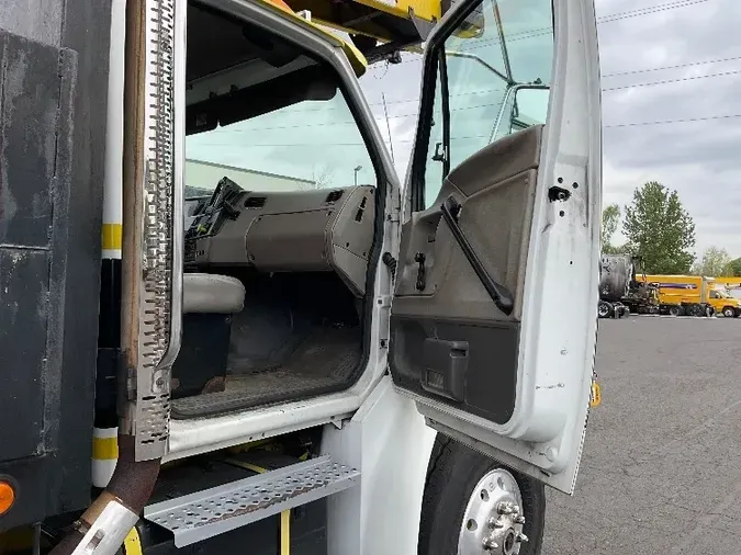 2001 STERLING TRUCK CORP M8500