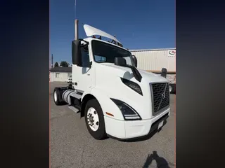 2020 VOLVO VNR42T 300