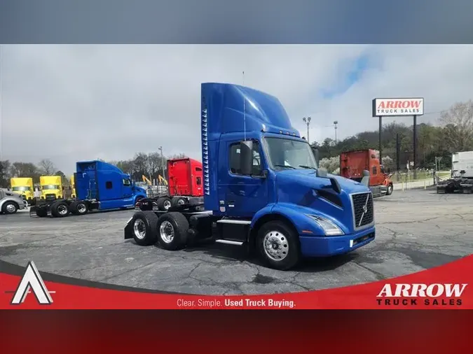 2021 VOLVO VNL64T300