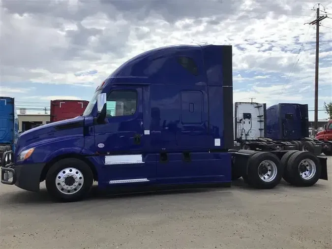 2021 FREIGHTLINER CA126