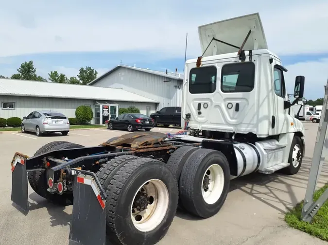 2019 FREIGHTLINER CASCADIA 125