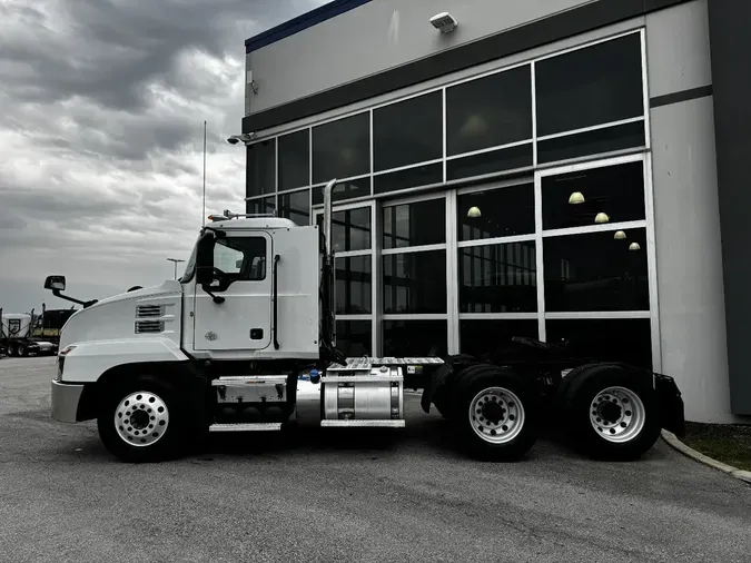 2020 MACK AN64T