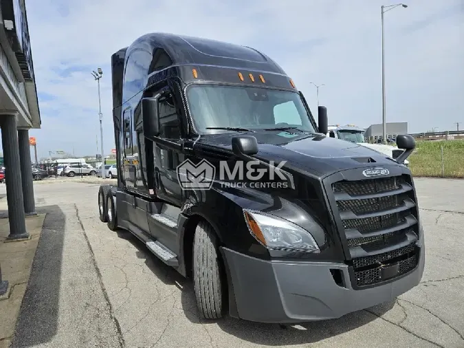 2023 FREIGHTLINER Cascadia 126