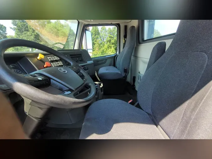 2018 Volvo VNL300