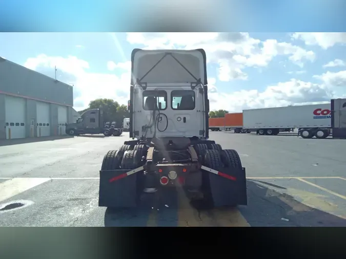 2021 Freightliner Cascadia 126