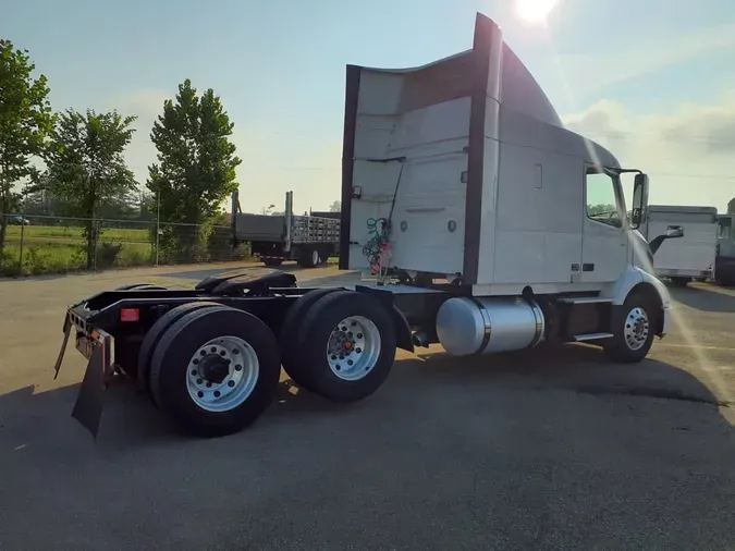 2020 VOLVO VNR62T640
