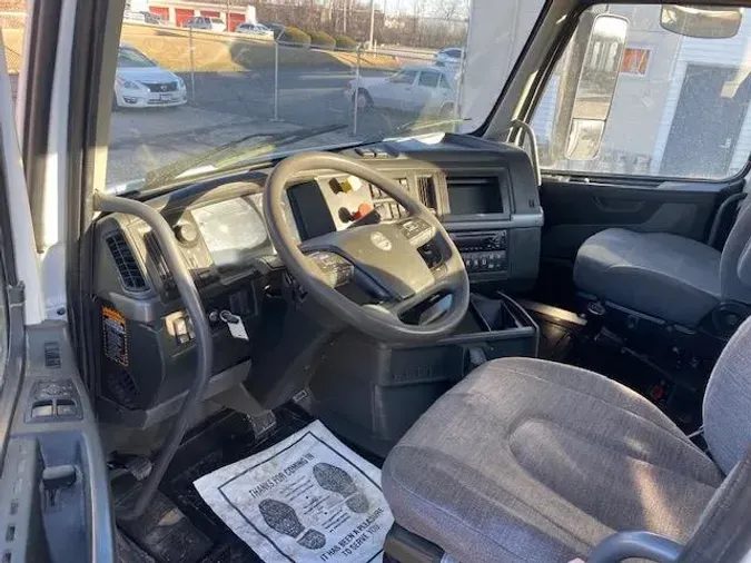 2021 Volvo VNR64T300