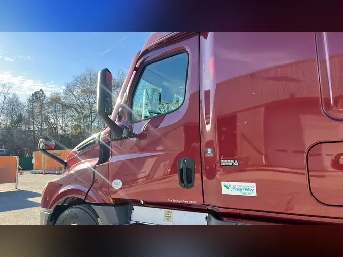 2023 Freightliner Cascadia 126