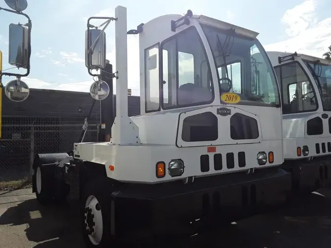 2019 AUTOCAR YARD TRACTOR54367f5f3a4b16d32e2f9d61bc80def6
