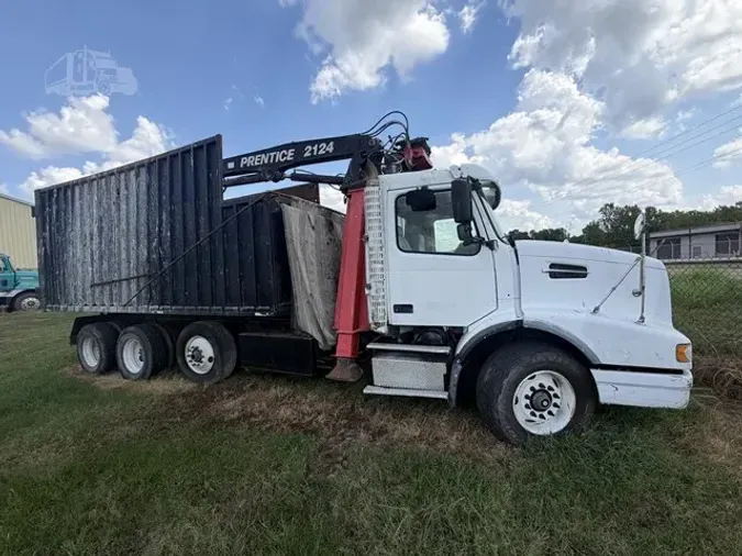 2004 VOLVO VHD84F20054395a74a524d3d7857df92342a8d833