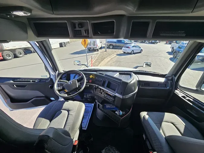 2024 VOLVO VNL64T760