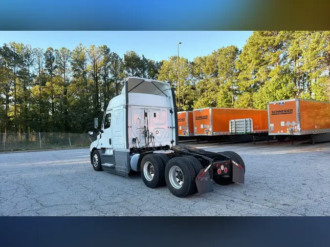 2021 Freightliner Cascadia 126