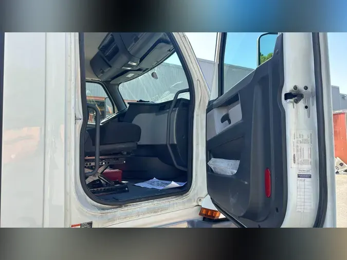 2020 Freightliner Cascadia 126