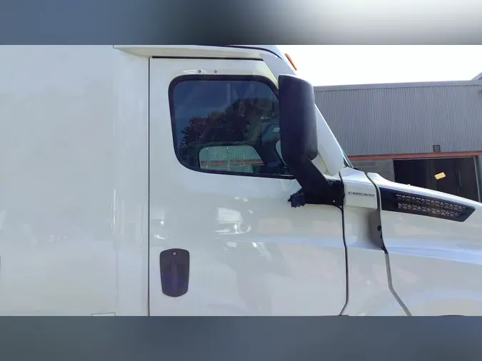 2021 Freightliner Cascadia 126