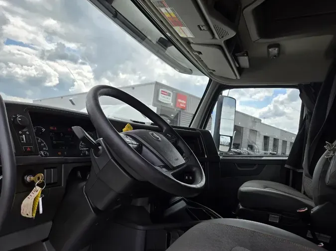 2021 VOLVO VNL64T760