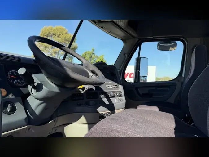 2017 FREIGHTLINER/MERCEDES CASCADIA 113