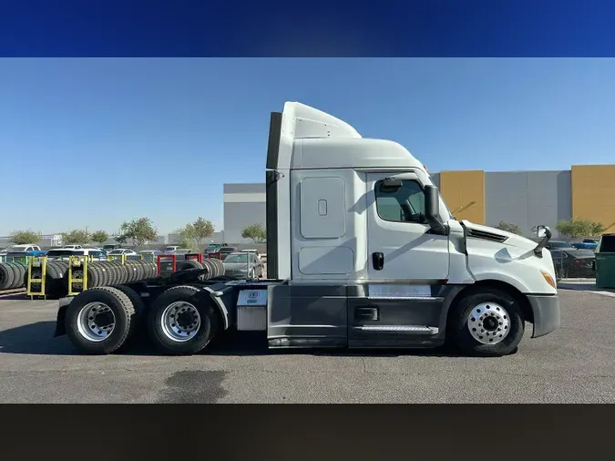 2021 Freightliner Cascadia 126