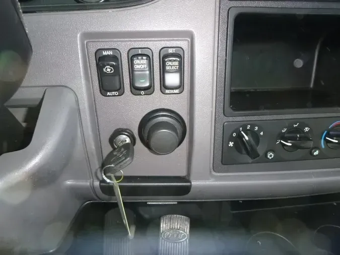 2020 Peterbilt 337