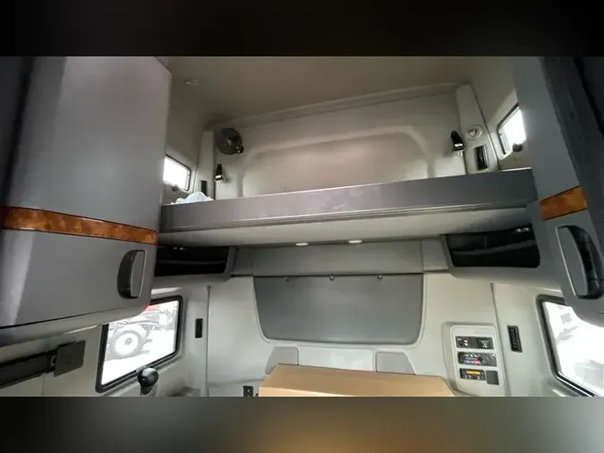 2019 INTERNATIONAL LT