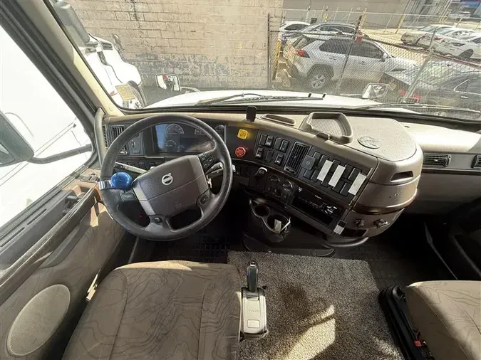 2017 VOLVO VNL7305452747870649d204f18d5fba0a5b06a