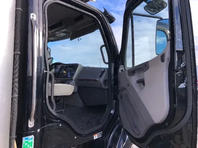 2017 Freightliner M211264S