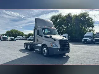 2020 Freightliner Cascadia 126