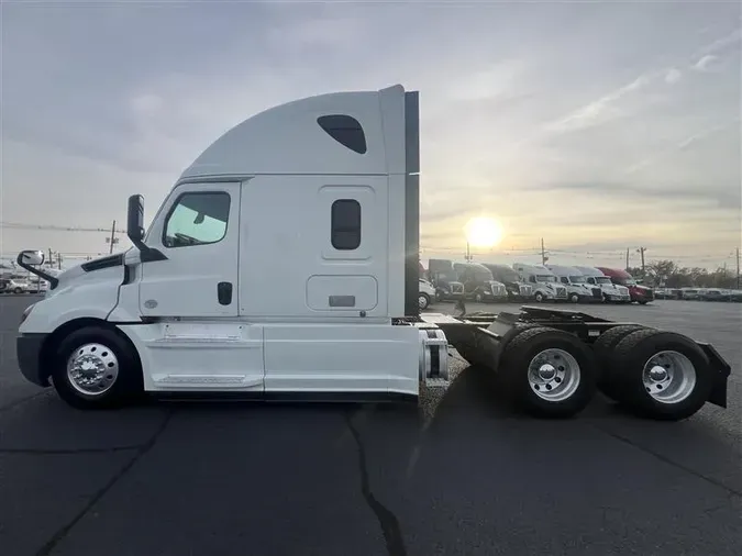 2020 FREIGHTLINER CA126