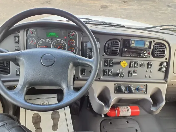 2018 FREIGHTLINER M2 106