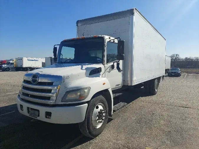 2011 HINO TRUCK 268