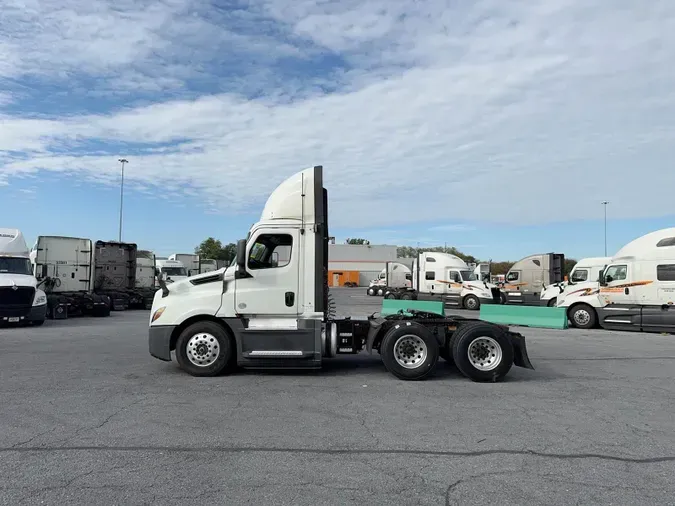2020 Freightliner Cascadia 126
