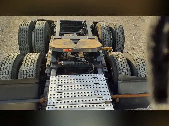 2020 VOLVO VNL64T-300