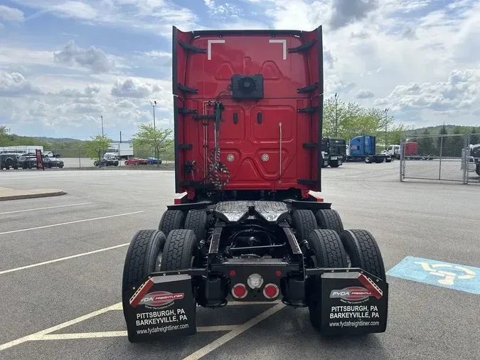 2022 Freightliner CASCADIA 126
