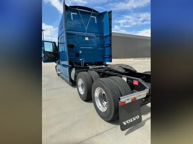 2025 VOLVO VNL64T860