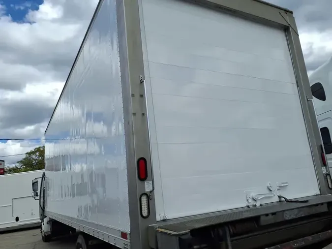 2016 FREIGHTLINER M2 106