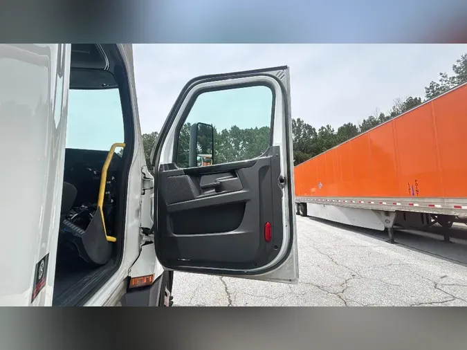 2023 Freightliner Cascadia 126