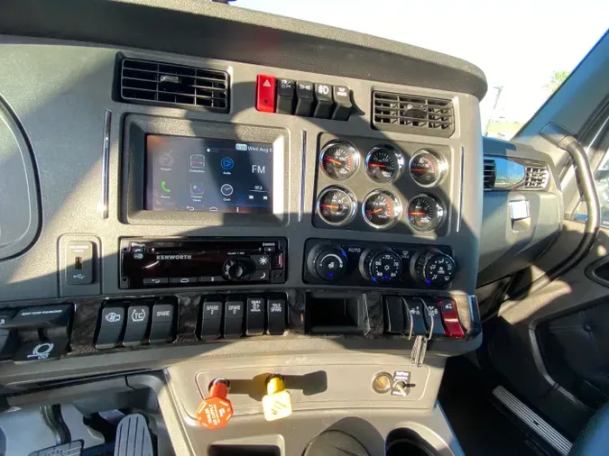 2024 Kenworth W990
