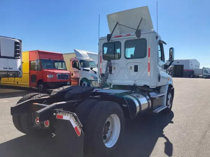 2016 FREIGHTLINER/MERCEDES CASCADIA 113