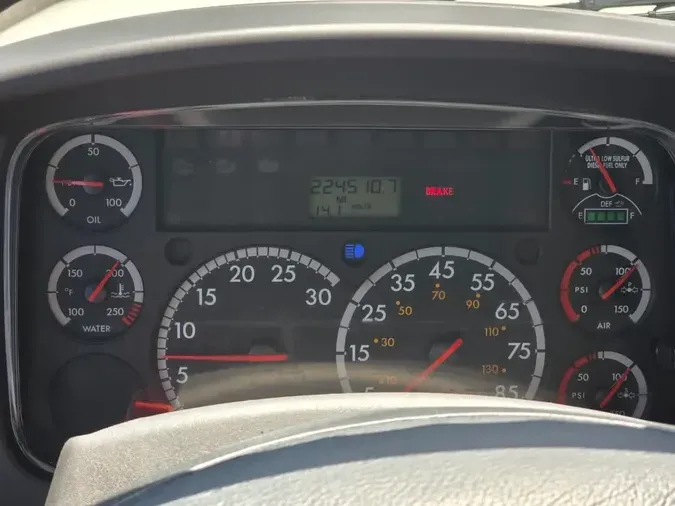 2015 FREIGHTLINER/MERCEDES M2 106