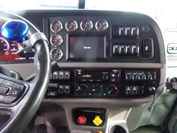 2023 Peterbilt 389